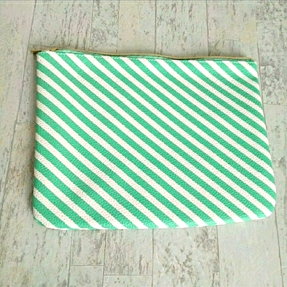 Sassy Status Pebbled Textured Make-Up Bag/Clutch - Picture 2 of 6